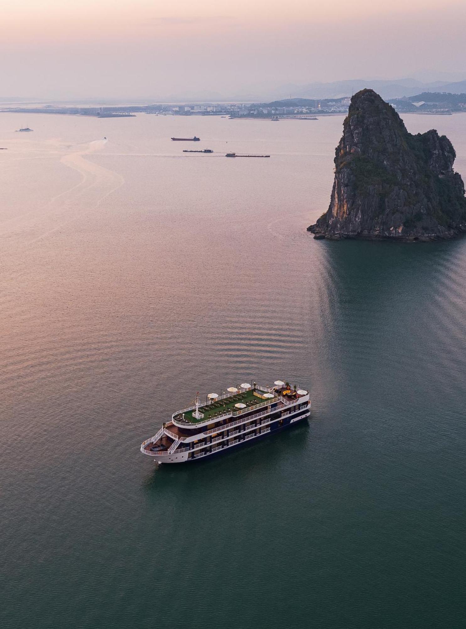 Готель Halong Dragon Bay Cruise Халонг Екстер'єр фото