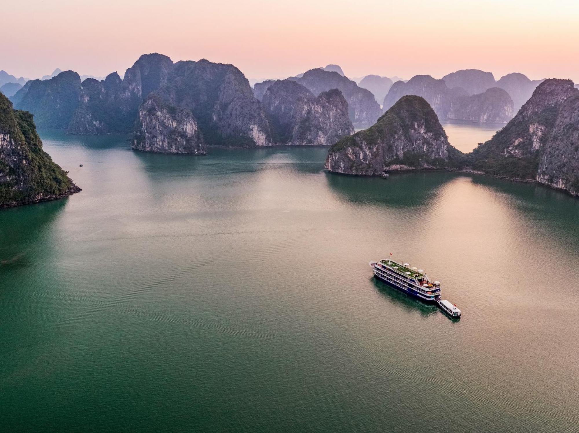 Готель Halong Dragon Bay Cruise Халонг Екстер'єр фото
