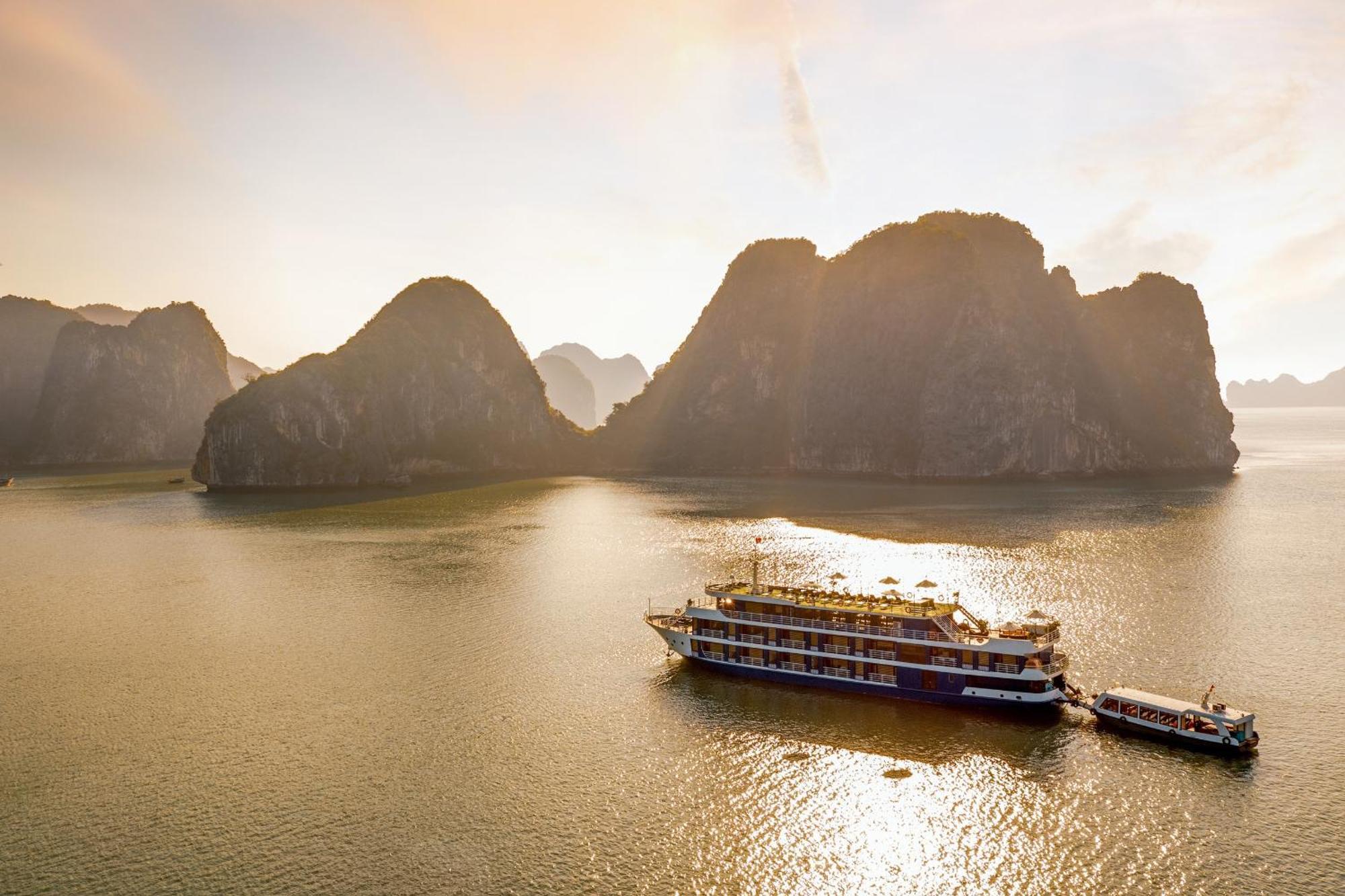 Готель Halong Dragon Bay Cruise Халонг Екстер'єр фото