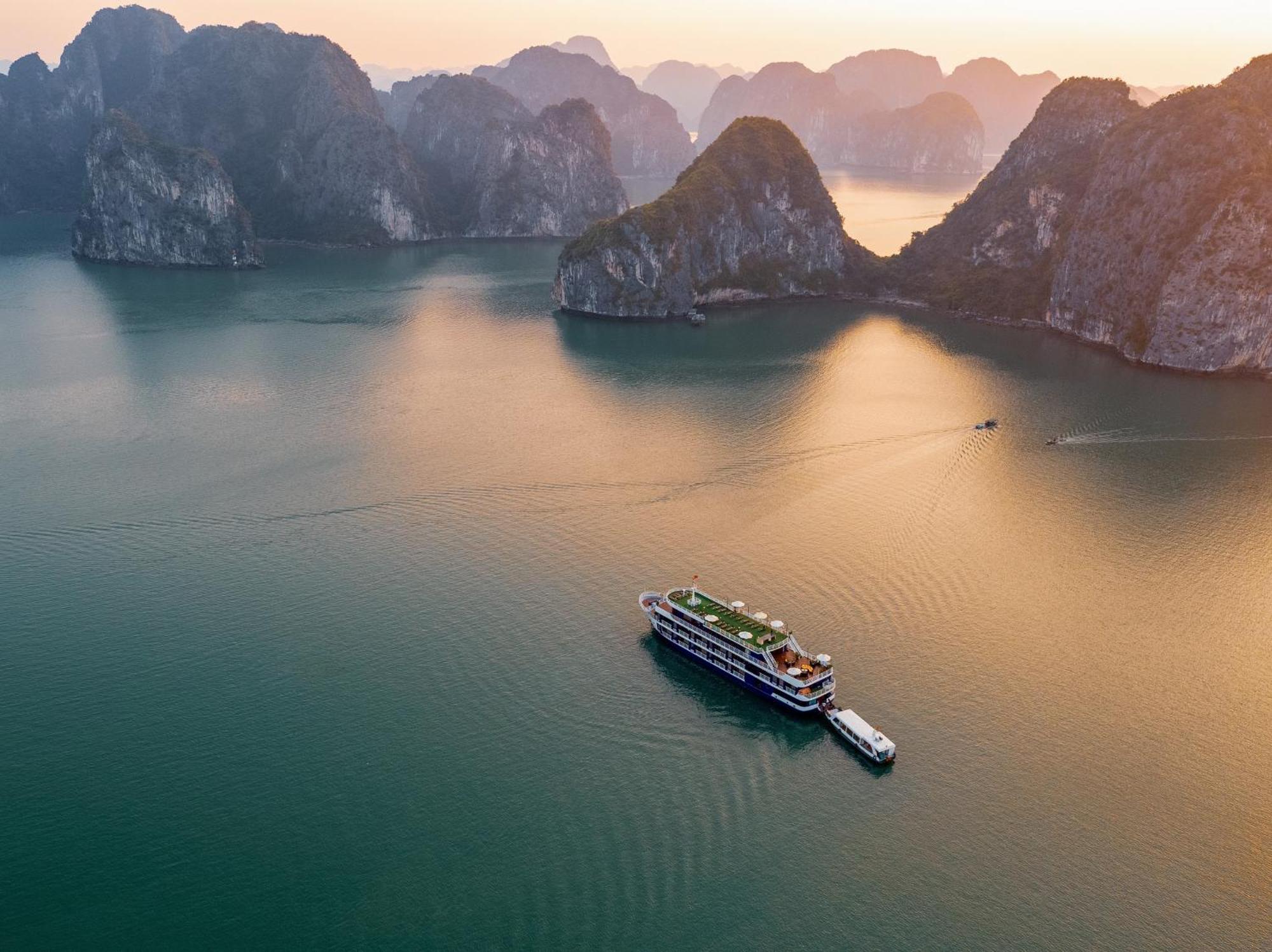 Готель Halong Dragon Bay Cruise Халонг Екстер'єр фото